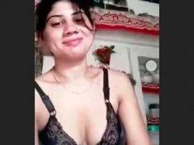 Bela Paki Pathan girl flaunts her body