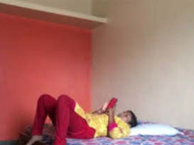 Desi babe Randi gets fucked at home