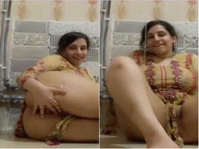 Sexy girl's pussy gets pounded hard