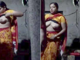 Desi babe with a neighbor for cash - A steamy encounter in the village