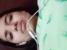 Desi girl chat and pees in video