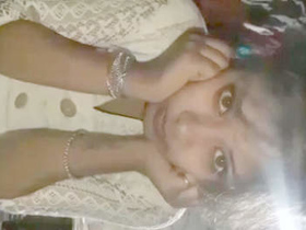 Soni from Bihar gets naked and dresses up in a bathing gown in HD video