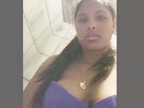 Desi girl pleasures herself with a bottle in solo video