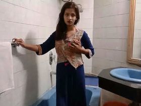 Desi couple records their steamy encounter in the bathtub