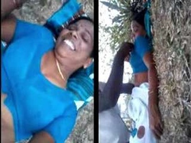 Desi bhabhi gives a blowjob in the open air