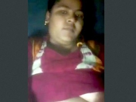 Bhabhi's steamy solo session in the bathtub