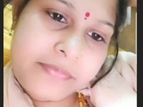Indian bhabi flaunts her curvy body and intimate areas in a video