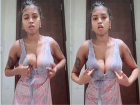 Naughty Indian babe masturbates on camera