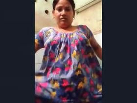 Indian wife flaunts her body and masturbates in public