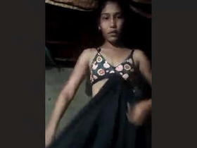 Desi girl pleasures herself with her hands in HD video