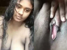Desi babe with big boobs gets naughty and pleases herself