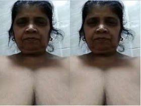 Explore the naked beauty of a Sri Lankan MILF