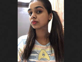 Horny college girl sends MMS video to her boyfriend