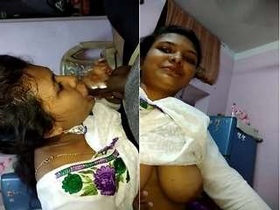 Desi babe gives incredible blowjobs