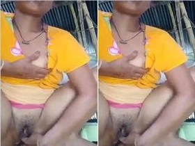 Watch a rustic bhabhi flip her fingers in this steamy video
