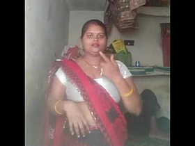 Hot Indian girl flaunts her smooth and shaved pussy in a steamy video