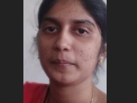 Young Tamil girl reveals her hairy vagina in a steamy video