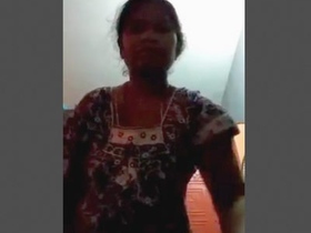 Unsatisfied Tamil woman gets fingered
