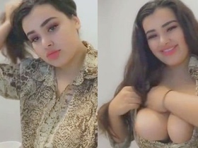 Big tits desi babe in solo masturbation