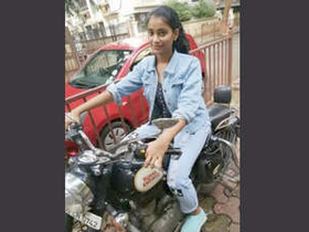 Watch a stunning Indian girl in a nude video clip