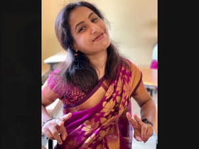 Hairy Indian girl indulges in solo play with her fingers
