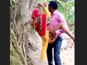 Outdoor full sex with a funny twist