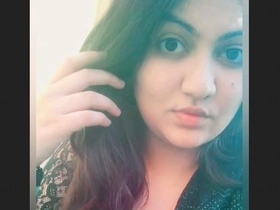 Bhabi's stunning body and seductive moves in a solo video