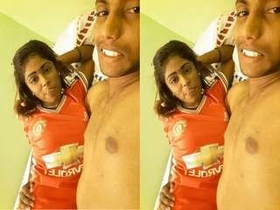 Tamil girlfriend gives a blowjob and gets fucked in HD video