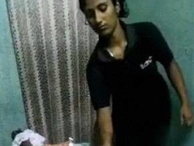 Watch a man pleasure himself in an Indian massage parlor