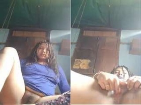 Exclusive video of a stunning Indian babe giving a thumbs up after bathing