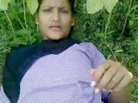 Horny Indian bhabhi takes on a diva in anal sex