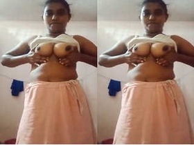 Desi married woman shows off her body and bathes in the bathtub