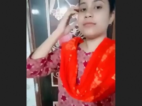Bangladeshi girl's video for lover is a must-see