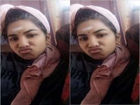 Desi girl flaunts her body in video call