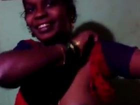 Naked Tamil aunt shows off her body in steamy video