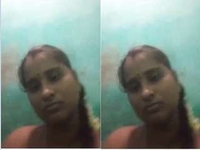 Indian housewife pleasures herself with her hands