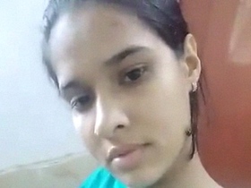 Indian MILF shows off her nude body in solo video
