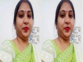 Famous Desi bhabhi in an exclusive doogy-style fucking