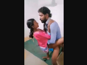 Indian slut gets her pussy fucked in MMS video