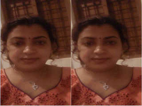 Indian amateur bhabhi flaunts her boobs and pussy for hubby