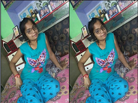 Indian amateur bhabhi records her beating video in HD