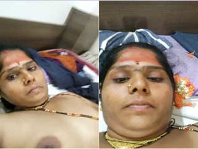 Indian amateur bahbhi records a video of her big boobs
