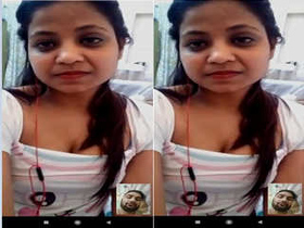 Amateur Indian girl reveals her breasts in exclusive Vk video