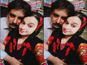 Pakistani amateur girl reveals her body in exclusive video