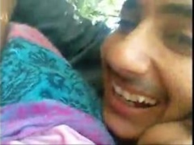 Bhabhi's steamy MMS with her boyfriend