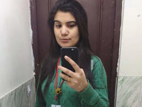 Desi bhabhi's nude selfie video: Part 4