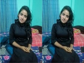 Bangla babe flaunts her big tits in a steamy video