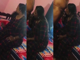 Indian MILF gives a steamy oral pleasure