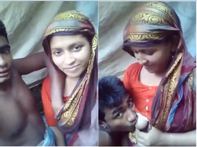 Indian amateur Boudi sucking DeBar's boobs in exclusive video