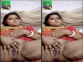 Indian amateur bhabhi pleasures herself with her fingers in HD video